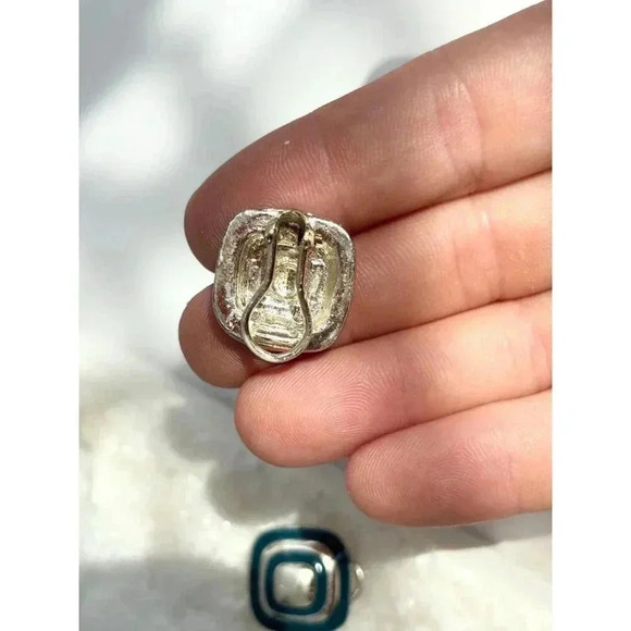 Vintage Silver Toned & Green Enamel Rounded Square 80's Clip on Stud Earrings - Picture 4 of 5